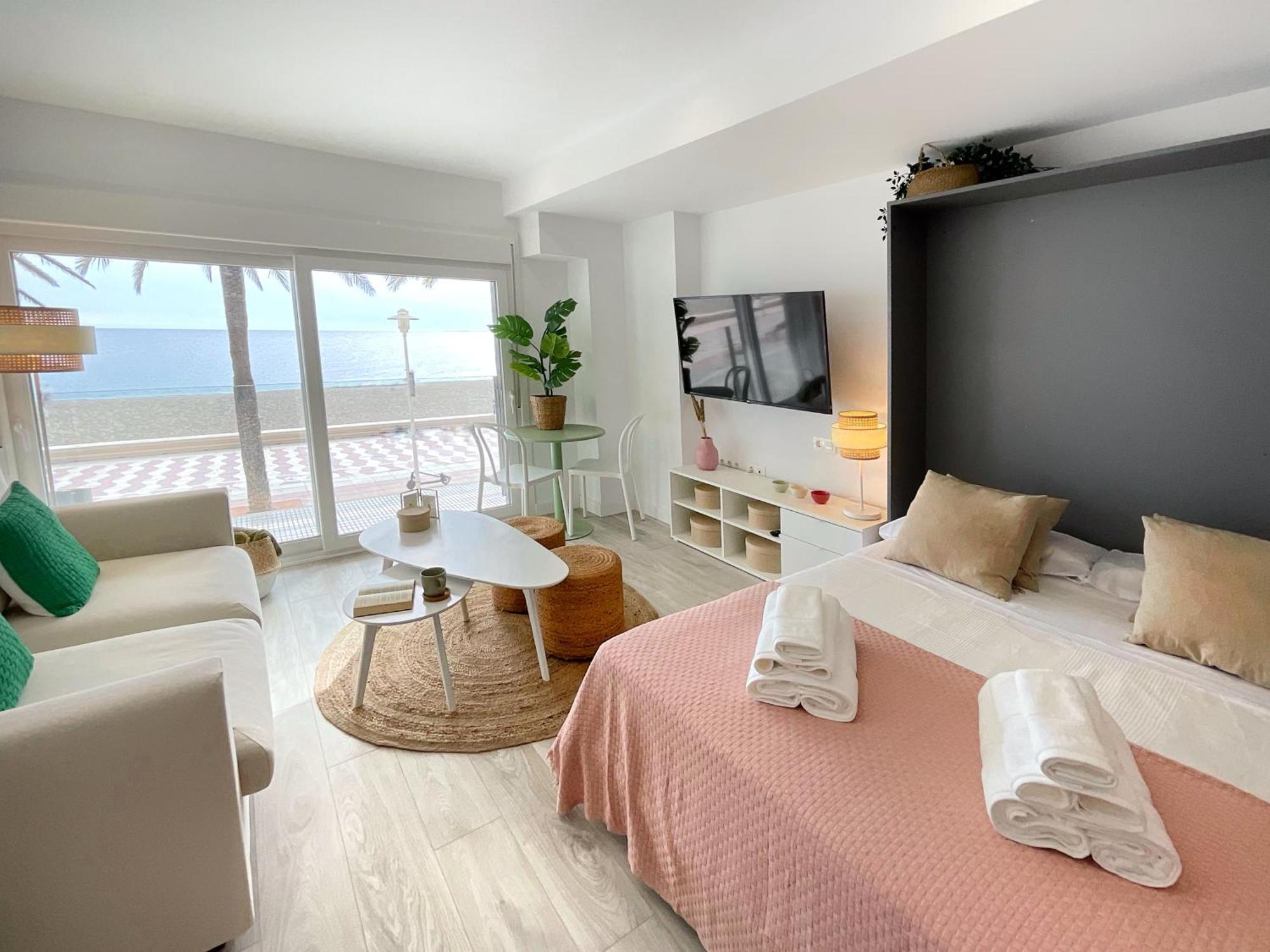 Cs7 Kaleria Suites Almeria Exterior photo